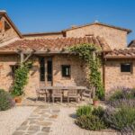 FUNGAIA esterni capanne casa pastore